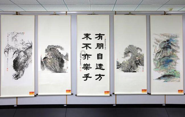 57岁钟楚红近照,单身11年未再婚,如今优雅老去依旧美丽大方!